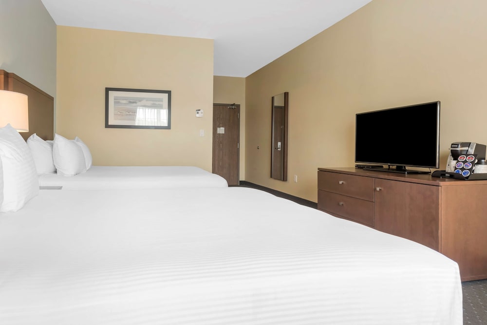 Suite, 2 Queen Beds, Non Smoking, Kitchenette (Living Room;with Sofabed) - Photo 3