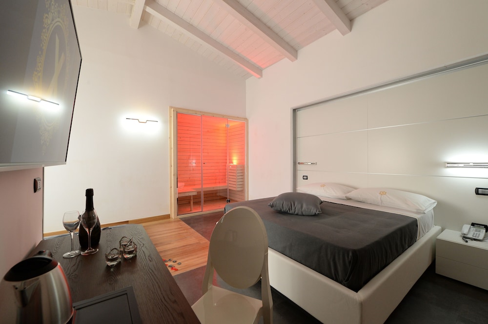 Luxury Suite, Sauna photo 2