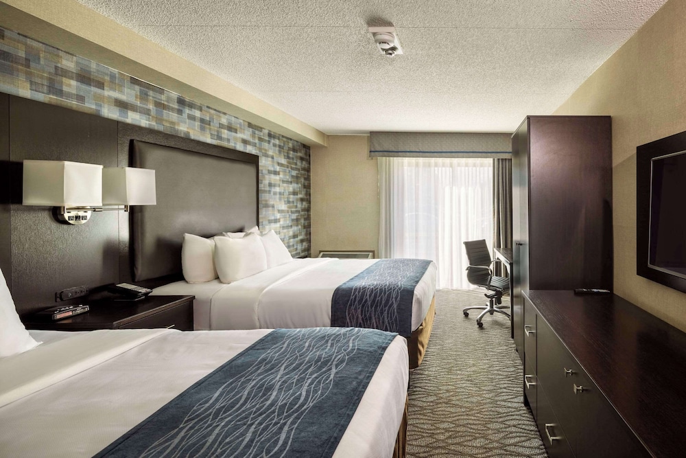 Standard Room, 2 Queen Beds, Non Smoking (Top Floor) - Photo 4