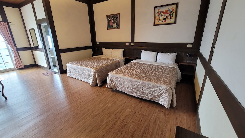 Standard Quadruple Room, Mountain View photo 3