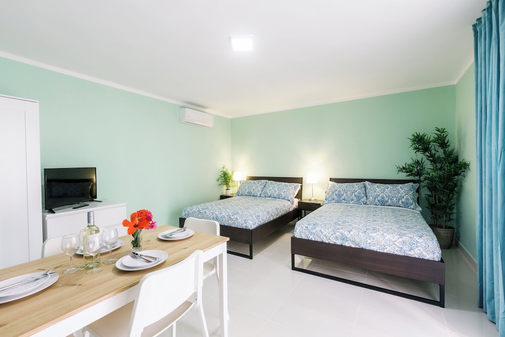 Deluxe Studio, Balcony, Pool View