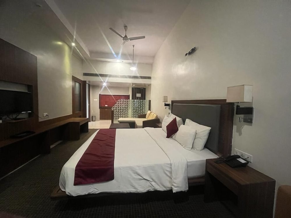 Fern Club Room - Photo 7
