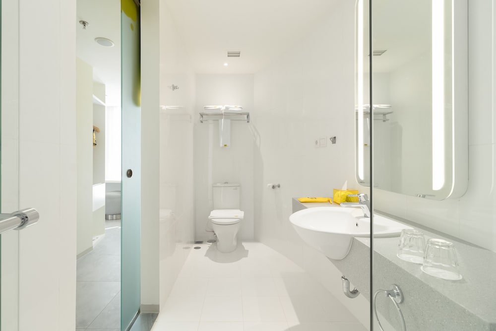 YELLO Room - Photo 7