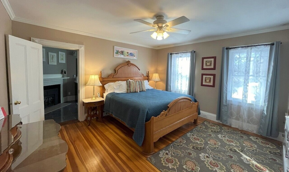 Deluxe Suite, 1 King Bed, Ocean View photo 1
