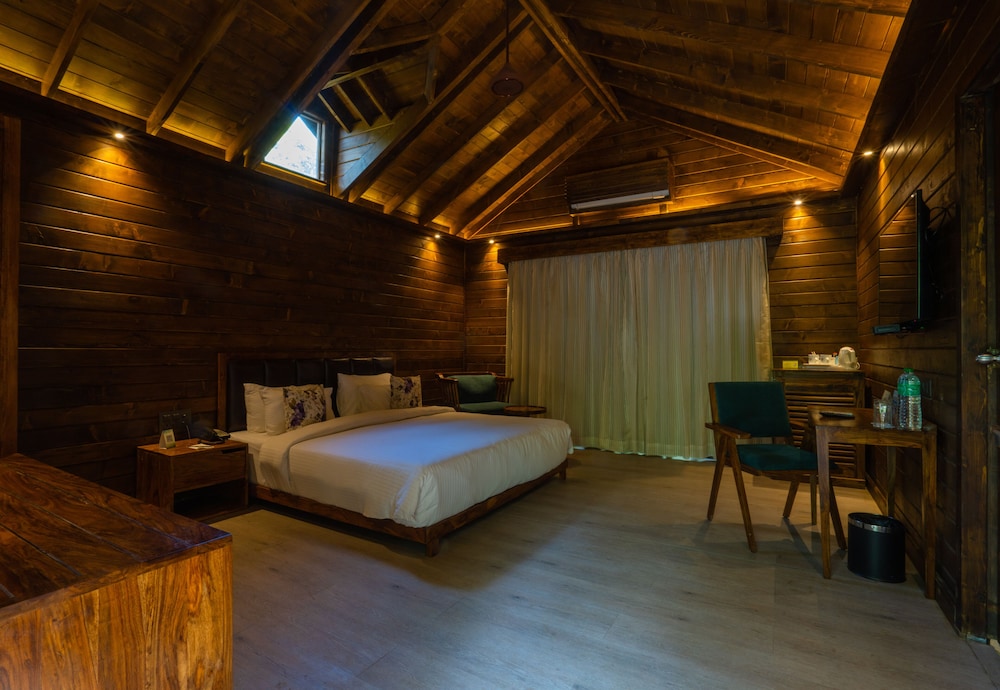 Jungle Wooden Cottage with Jacuzzi Jungle Wooden Cottage with Jacuzzi