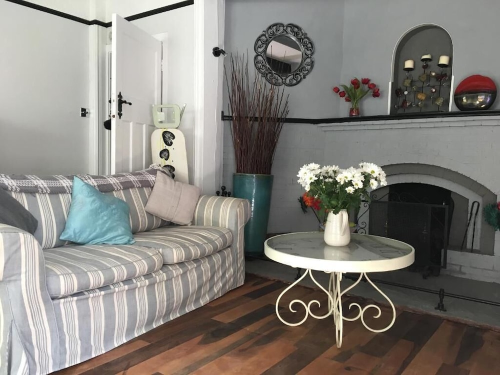 Deluxe Family of 8 Cottage