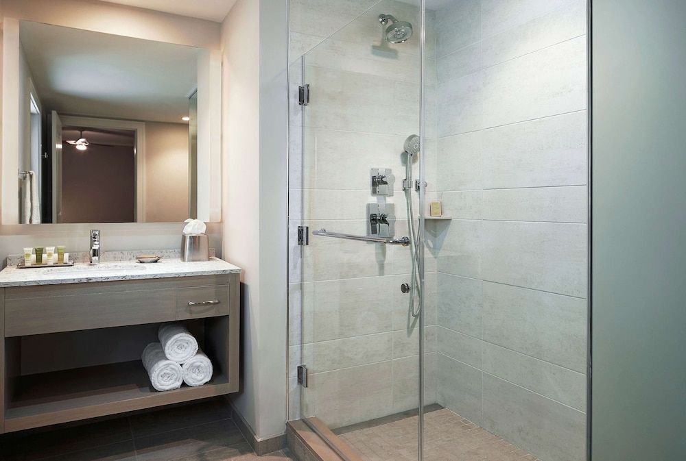 Suite, 1 Bedroom, Accessible (Hearing) - Photo 6