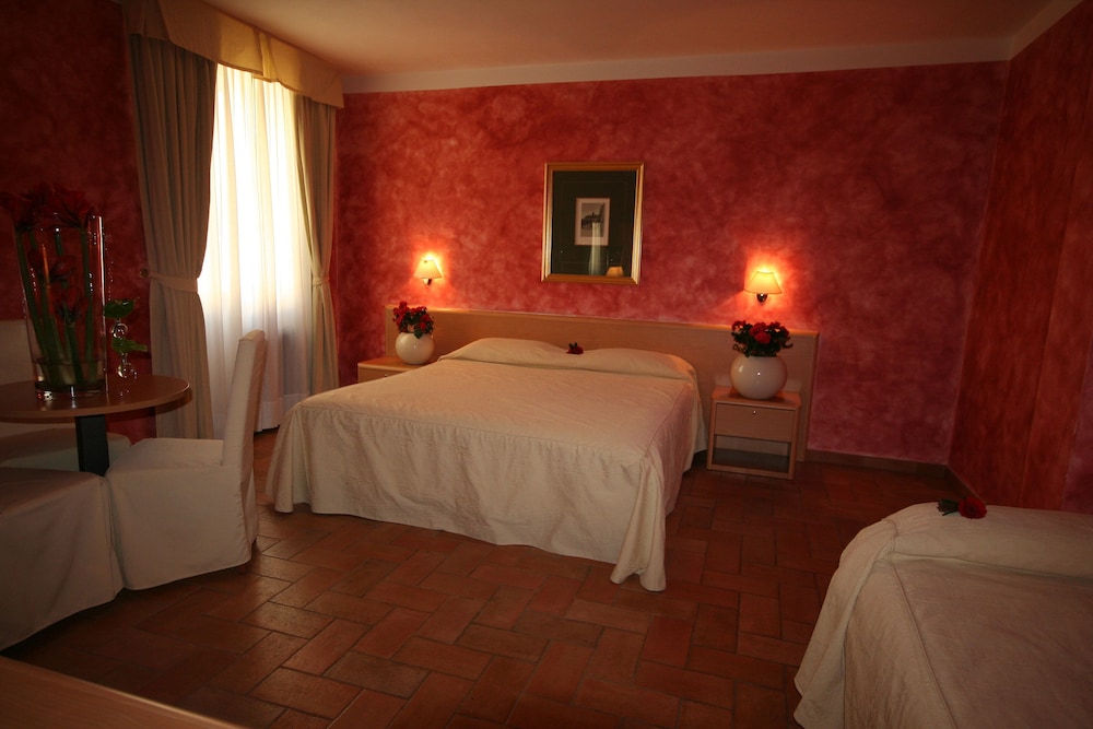 Triple Room - Photo 2