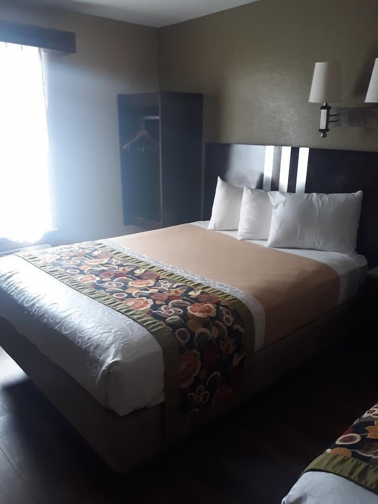 Suite, 2 Queen Beds, Non Smoking