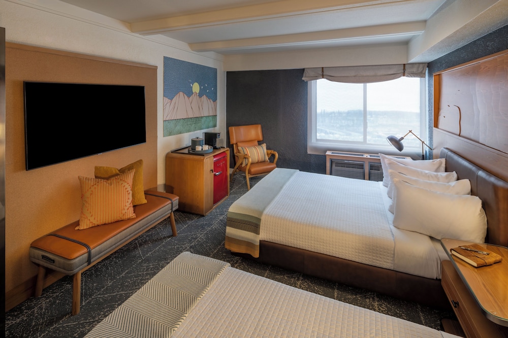 Room, 2 Queen Beds, Harbor View thumbnail 5