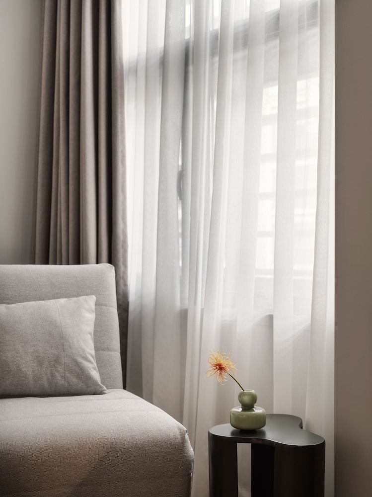 Deluxe Studio Suite, City View photo 3