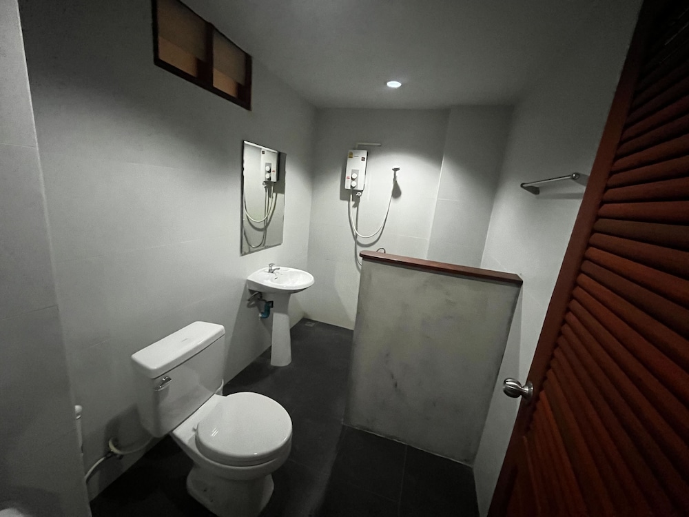 Standard Double Room, City View - Photo 4