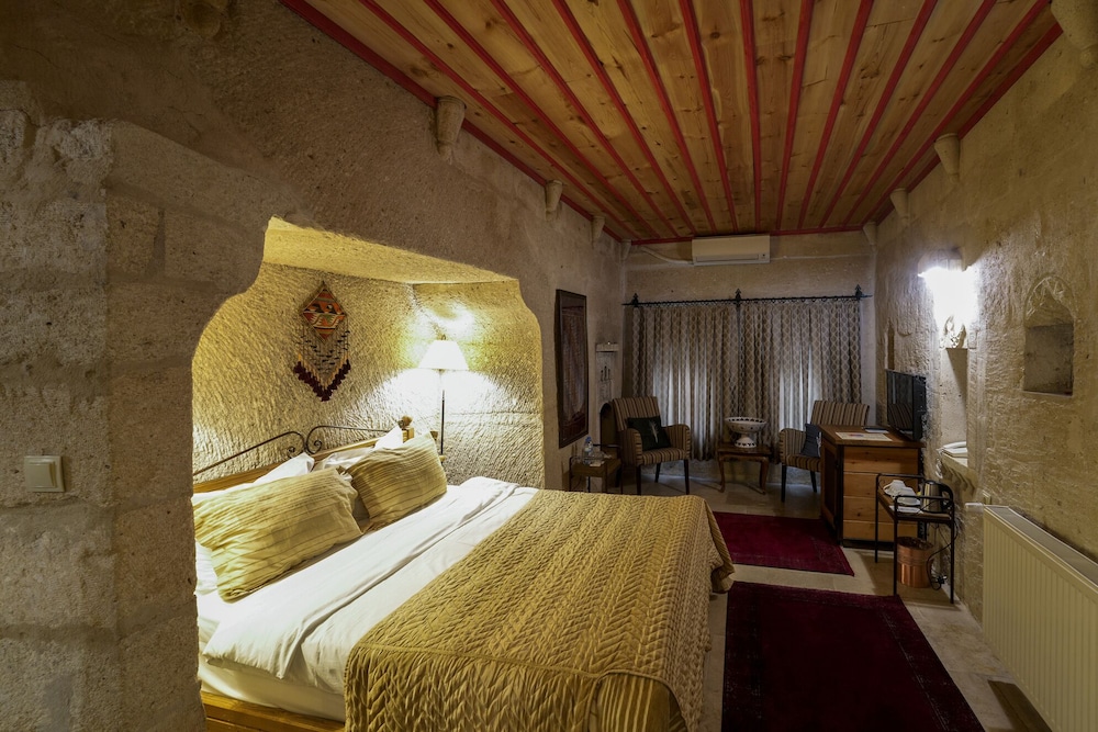 Honeymoon Suite photo 1