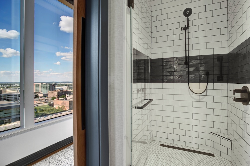 Suite, 1 Bedroom - Photo 6