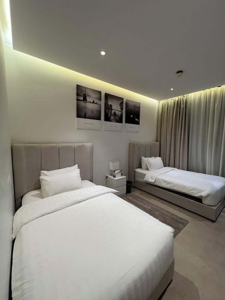 Deluxe Studio, 2 Twin Beds