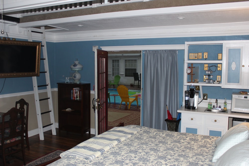 Standard Room, 1 King Bed photo 1