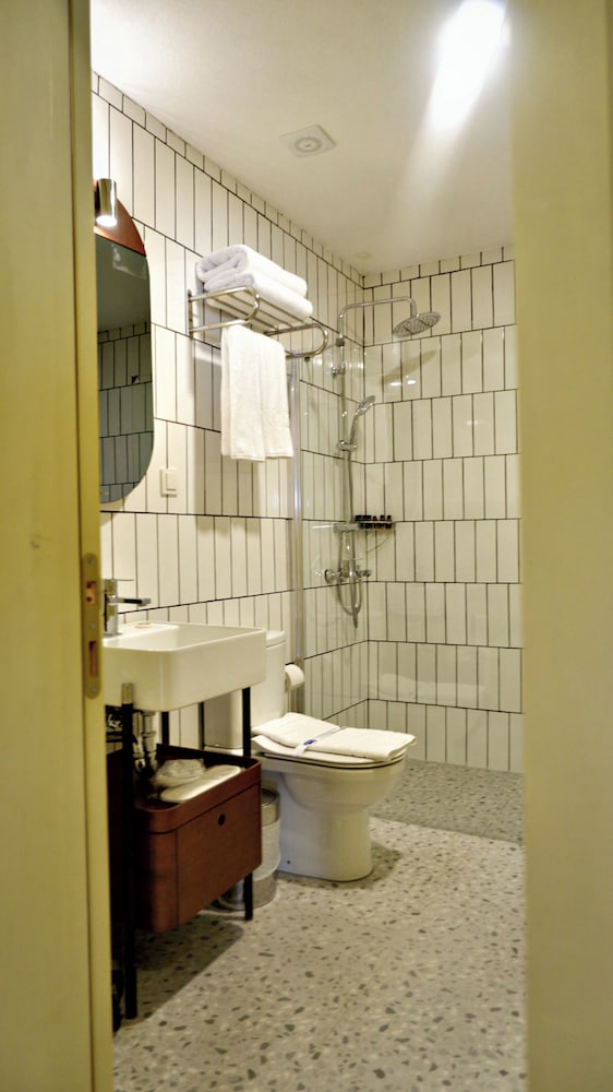 Deluxe Twin Room, Multiple Beds - Photo 3