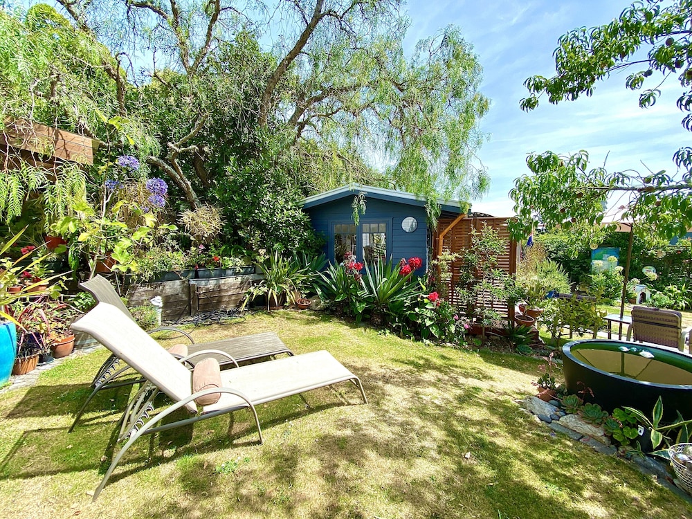 Signature Chalet, 1 Queen Bed, Non Smoking, Garden View photo 3