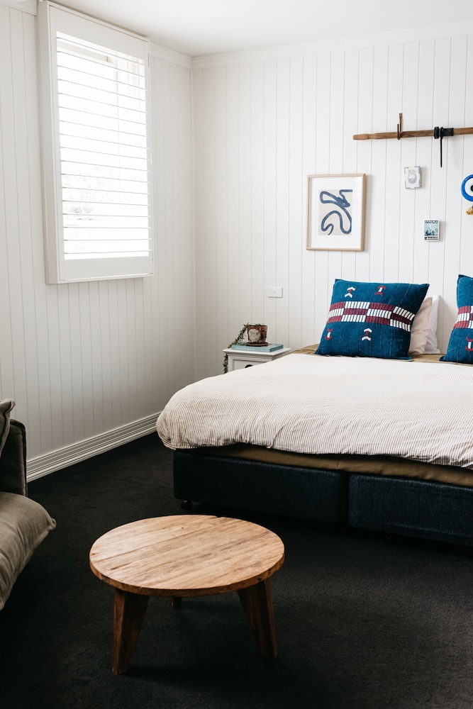 Room 6 - Anglesea King Deluxe Studio photo 2
