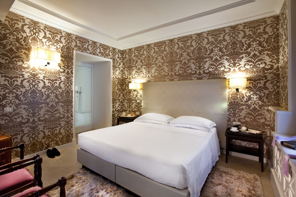 Suite, 1 Bedroom - Photo 2