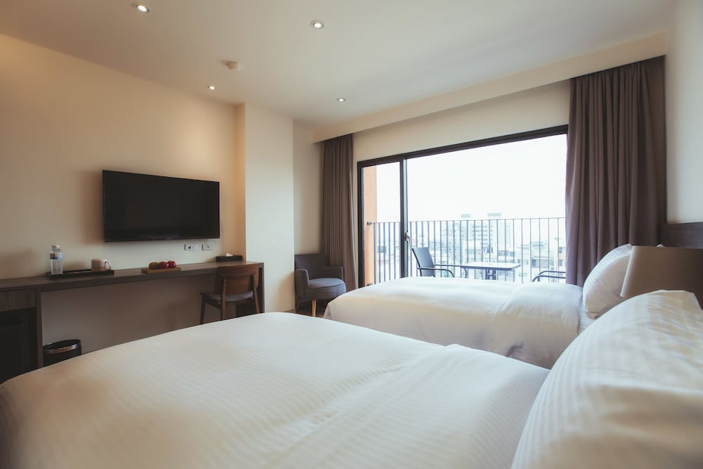 Standard Twin Room, Balcony, City View photo 2