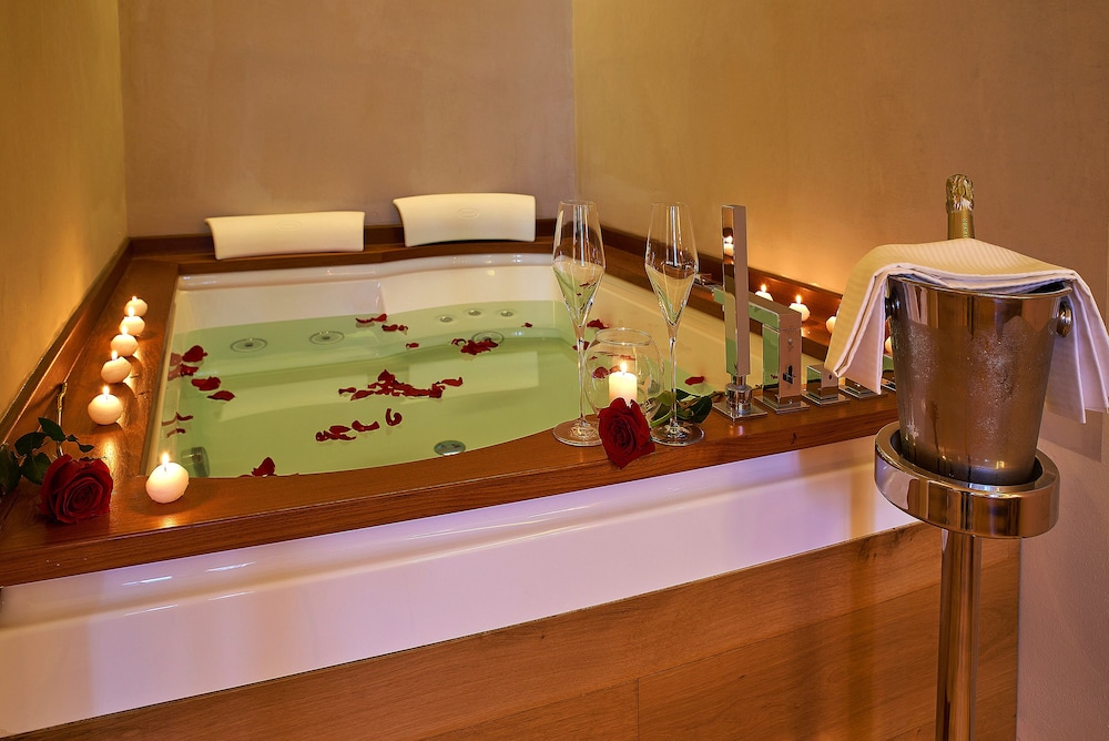 Exclusive Suite - Photo 16