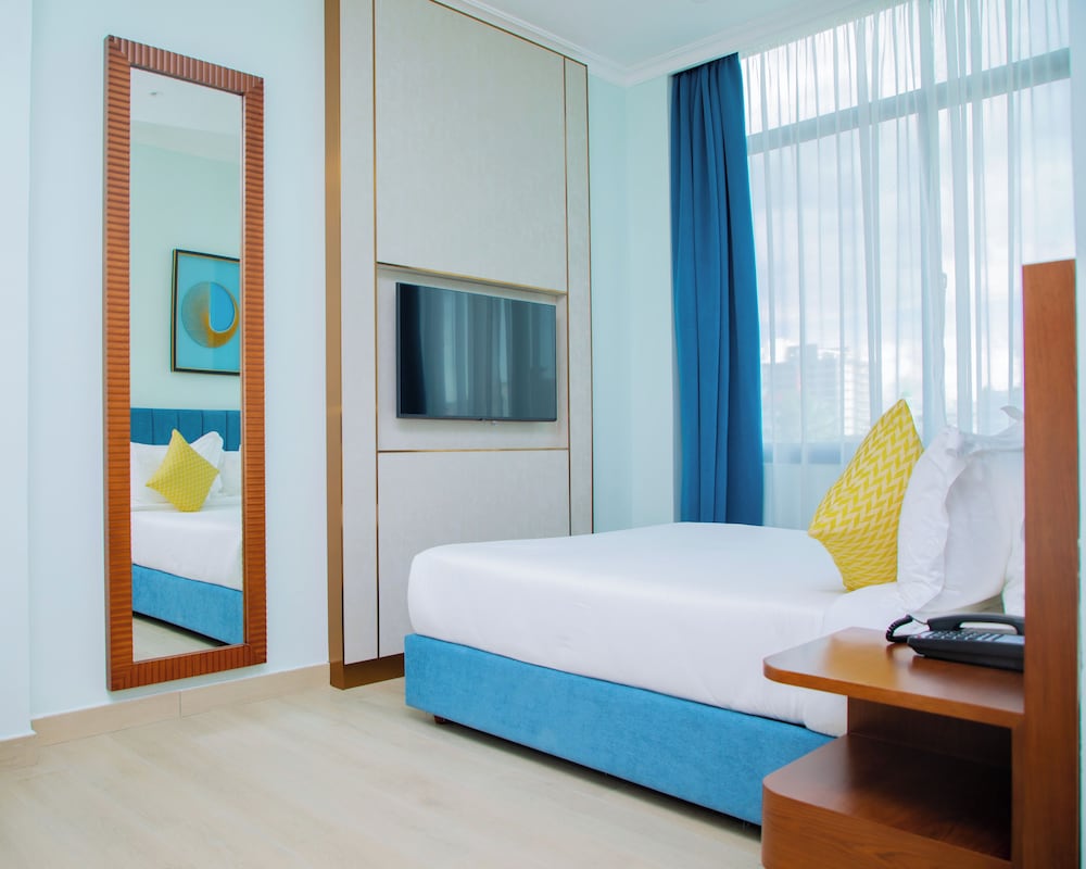 Executive Room, 1 King Bed, Non Smoking (Living Room) - Photo 3