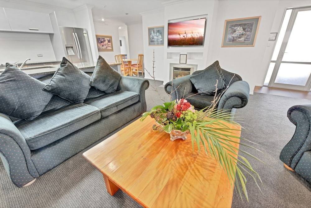 Executive Apartment, 4 Bedrooms - Photo 11