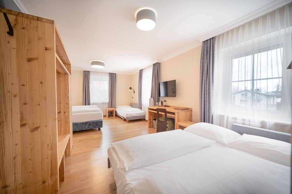 Superior Quadruple Room, 1 Queen Bed with Sofa bed, Non Smoking, Courtyard Area photo 2