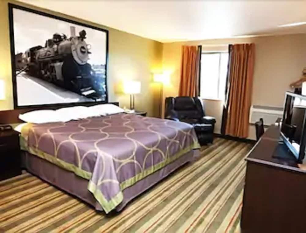 Standard Room, 1 King Bed, Non Smoking - Photo 2