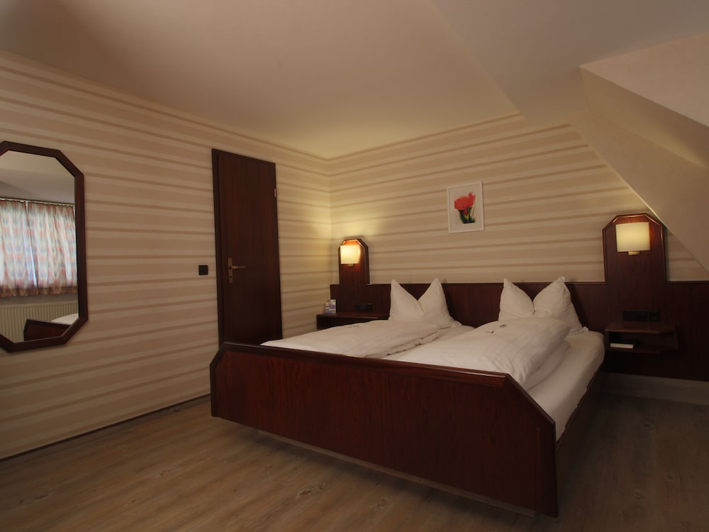 Comfort  Room B  main building photo 2