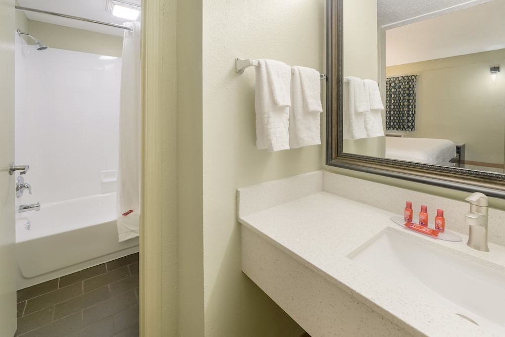Standard Room, 2 Queen Beds, Smoking, Refrigerator & Microwave - Photo 4