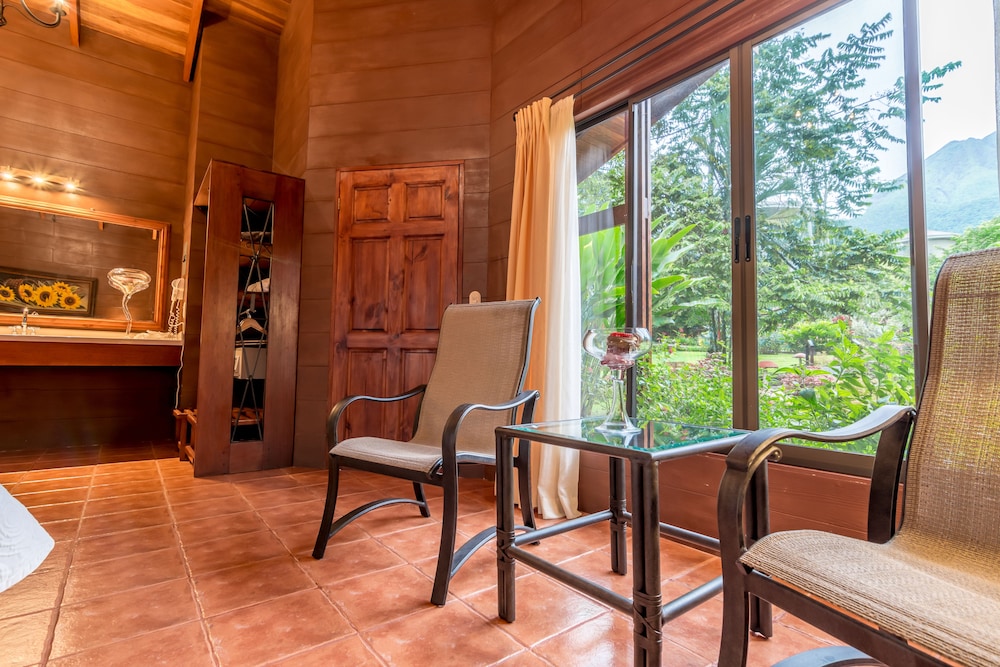 Romantic Villa, Jetted Tub - Photo 4