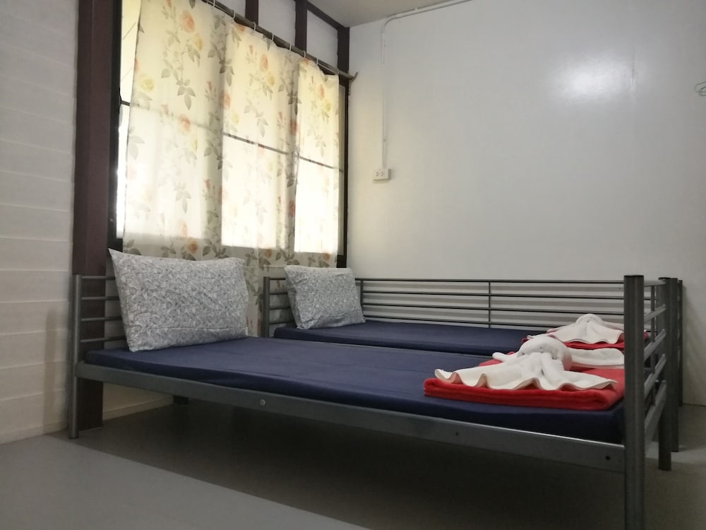 Standard Single Room, 1 Twin Bed, Shared Bathroom photo 2