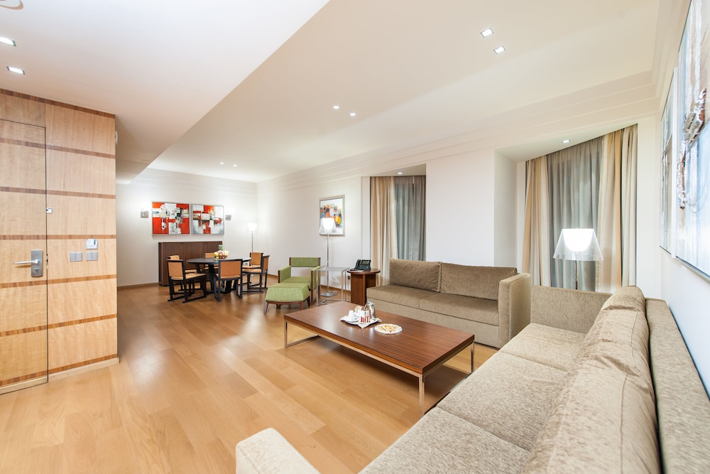 Suite, 1 Bedroom (Dining) - Photo 11