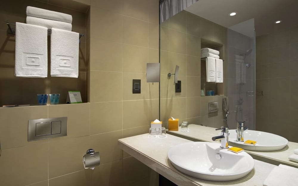 Suite, 1 Bedroom, Kitchenette - Photo 3