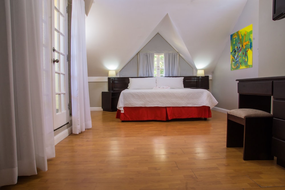 Deluxe Loft, 1 King Bed, Ocean View photo 3