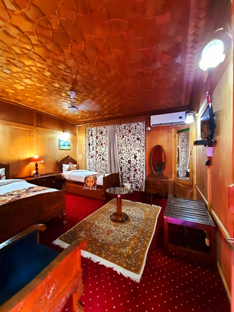 Royal Room photo 3