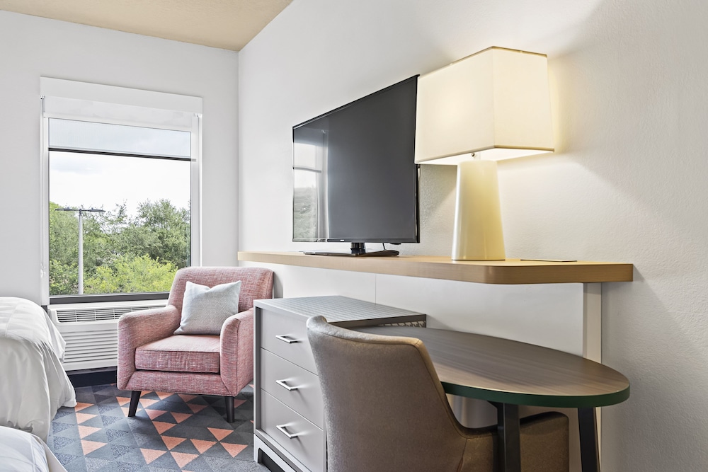 Suite, 1 King Bed (Additional Living Area) - Photo 3