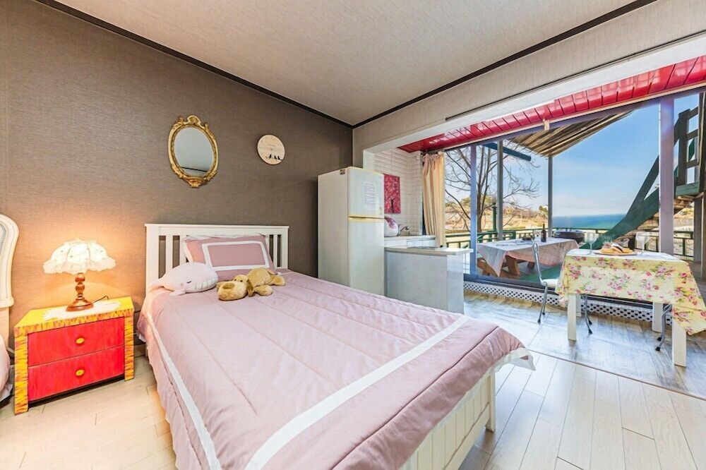 Room (101) photo 2