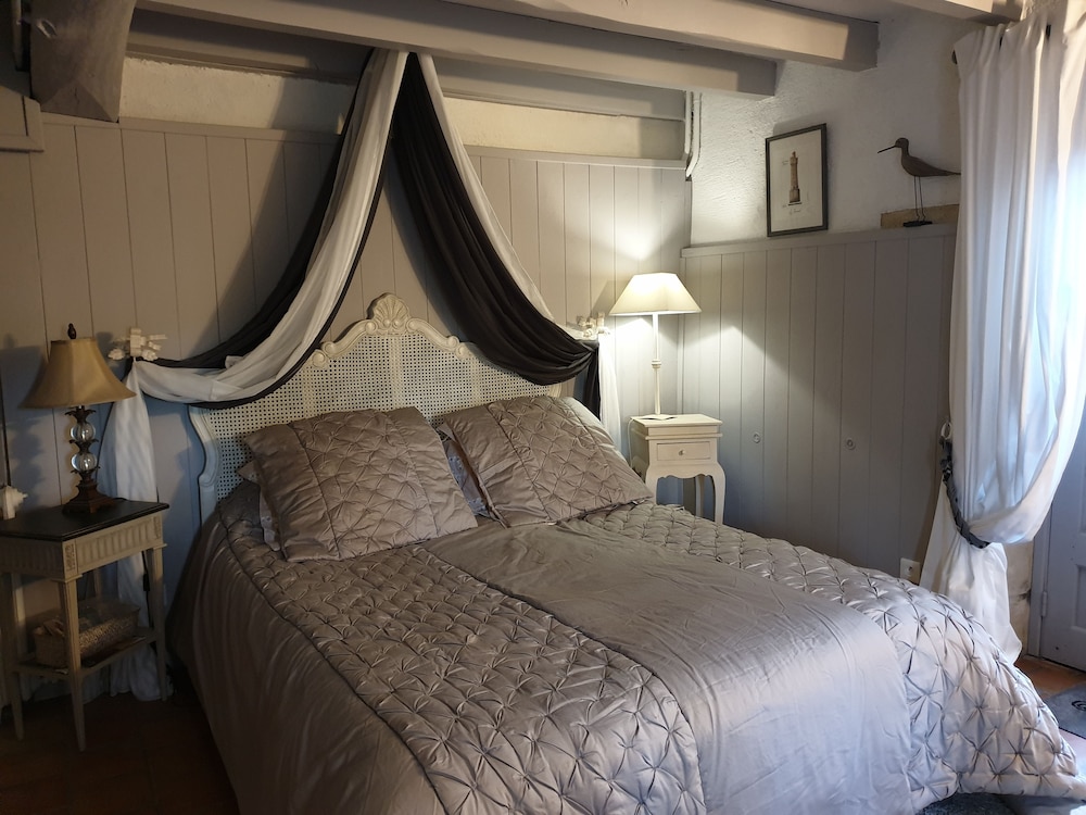 Suite, Ensuite, Garden View photo 1