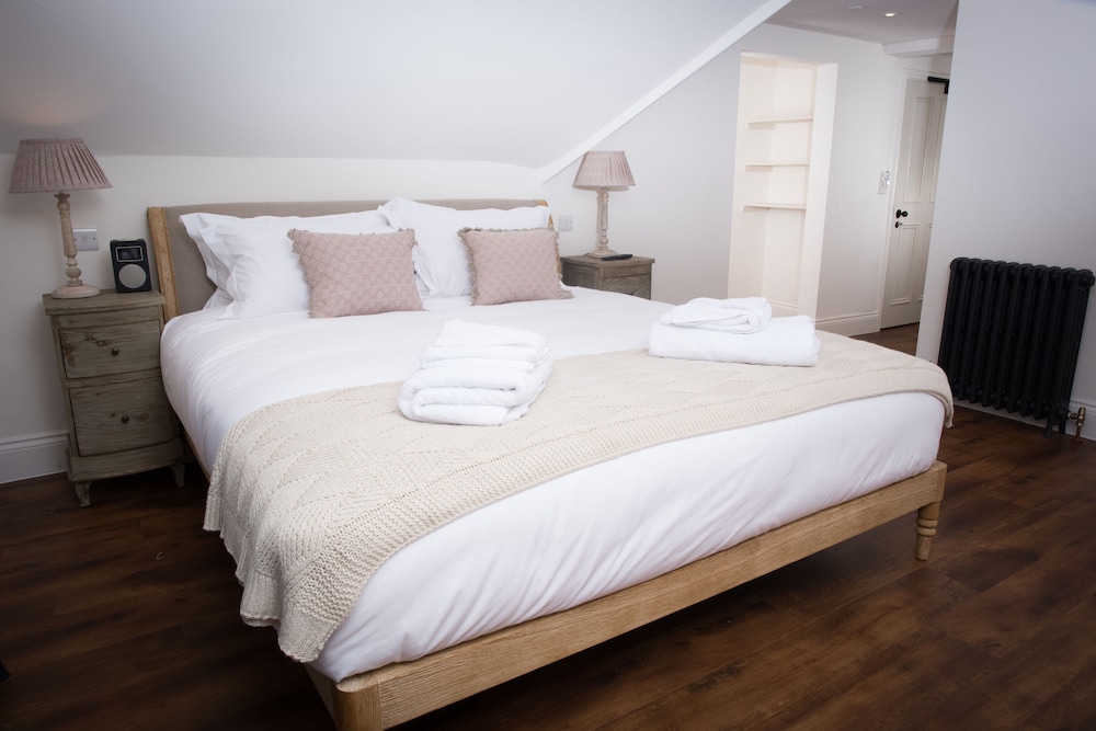 Deluxe King Suite 3 photo 2