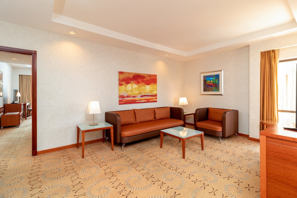 Suite, 1 Bedroom - Photo 13