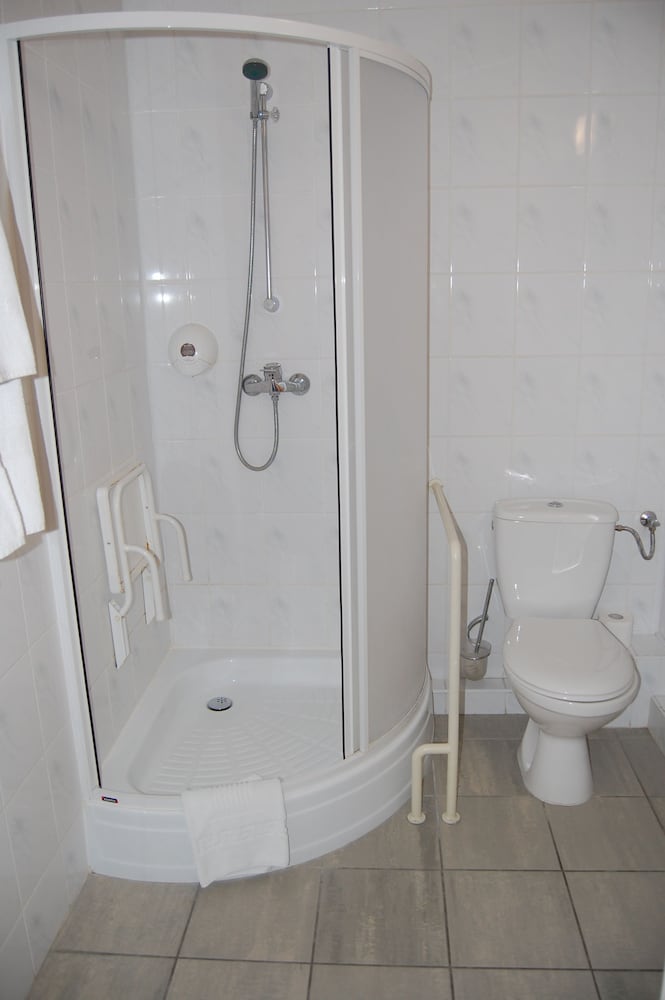 Standard Twin Room - Photo 3