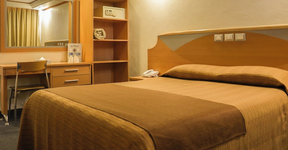 Standard Room 1 Queen Bed photo 2