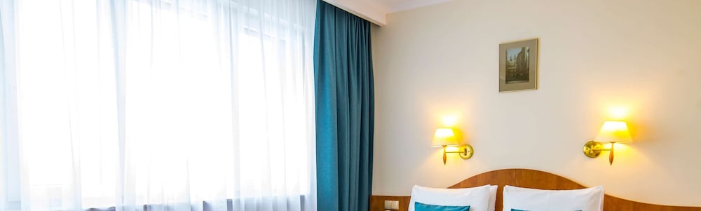Standard Room, 1 King Bed, Non Smoking - Photo 8