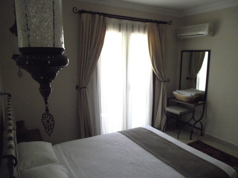 Standard Double or Twin Room - Photo 2