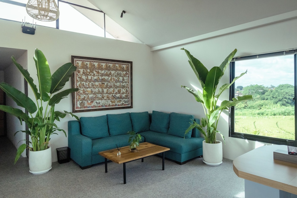 Deluxe Double Room with Coworking - Photo 13