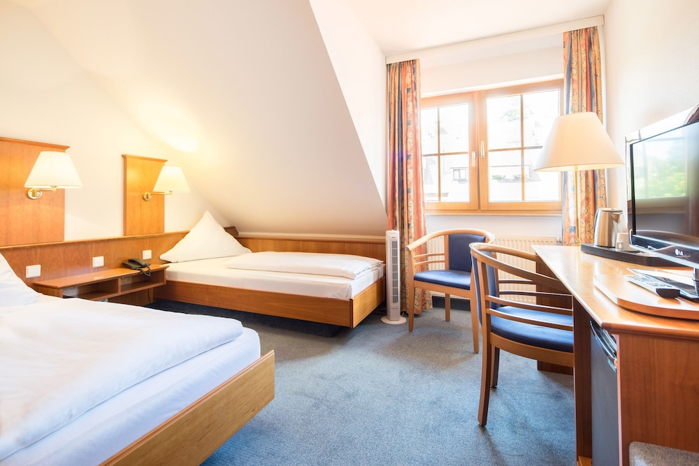 Twin Room Single Use photo 3