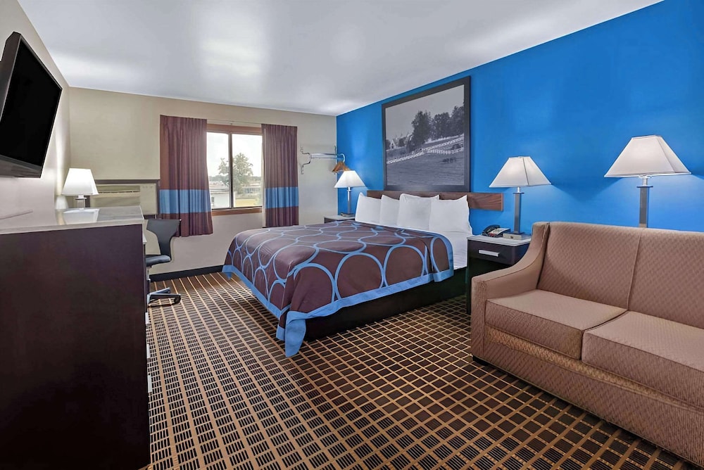 Standard Room, 1 King Bed, Non Smoking - Photo 1